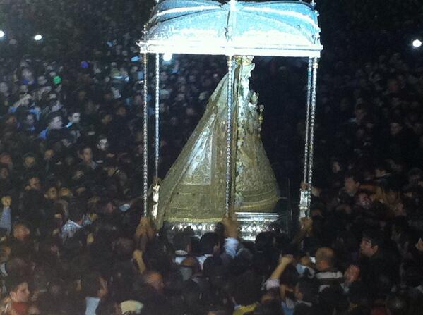 RociodeAlmonte's tweet photo. Qué estampa nos vuelve a regalar Almonte... #ElRocio14 http://t.co/TqFQ65v8hR