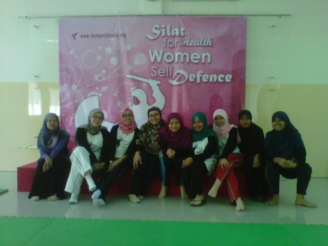 wardisahra's tweet photo. Silat bagian dari Perempuan :) @dompet_dhuafa @wisatajampang @silatjampang @Silat_Centre @infojakarta @infobogor http://t.co/Xfearu29oC