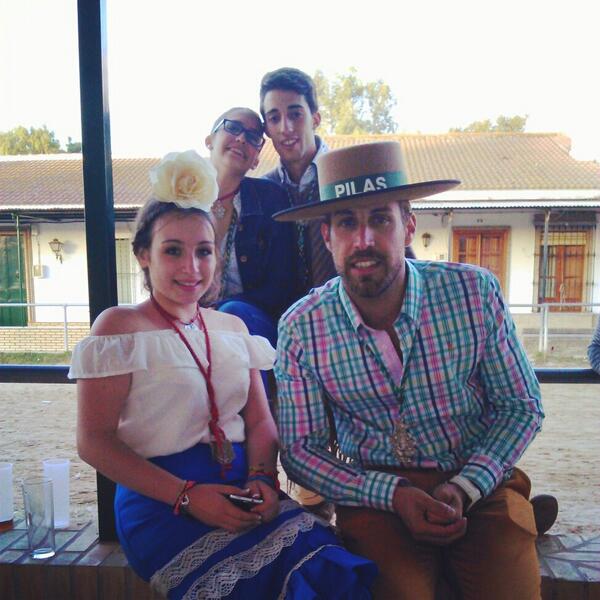 adripilas95's tweet photo. "@BelenMPerez: De maňaneo en la casa @adripilas95 @MarisolEspinar y #manta http://t.co/S07FE7bXvp"