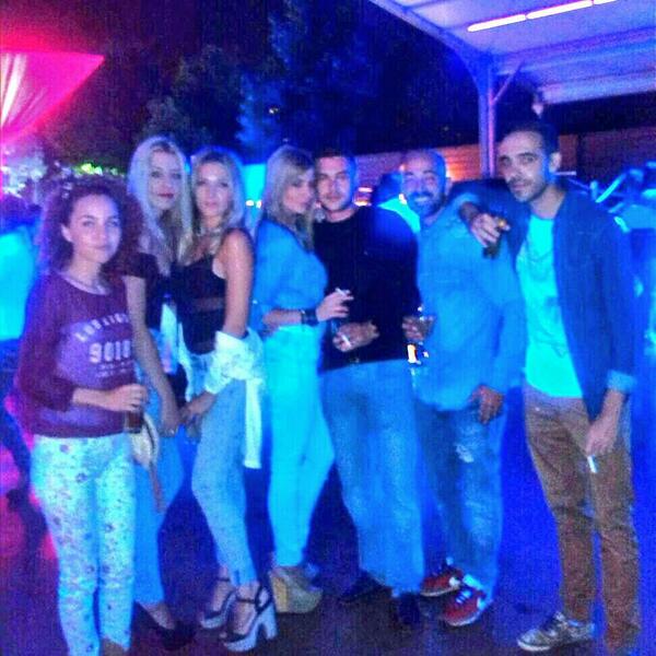 adriangj_13's tweet photo. sabadito en look en muy buena compañia @AdelaPrez2 @albamoreno8886 @uriw2 @ropavon84 @CarmelyDuarte99  #Alejandro http://t.co/Ksc4c9VklT