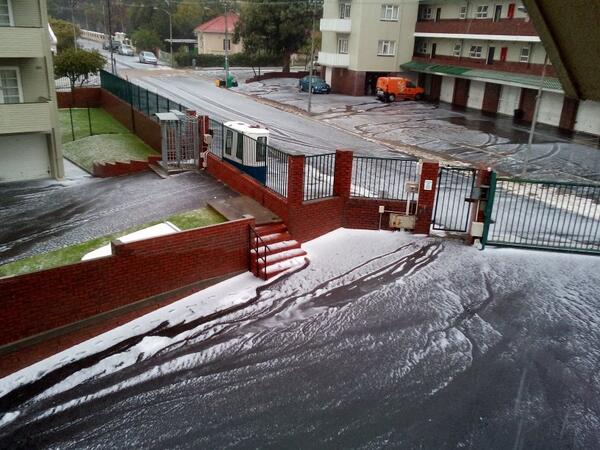 theskosanas's tweet photo. Cape town hail. Cold AF. http://t.co/1P9fBQxiFy