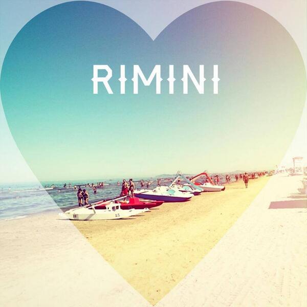 eventirimini's tweet photo. Ti piace #Rimini? Vuoi dirlo al mondo? Vieni a scriverlo oggi in spiaggia con gli ombrelloni! http://t.co/o57tOw51JY http://t.co/gSWblt6THc