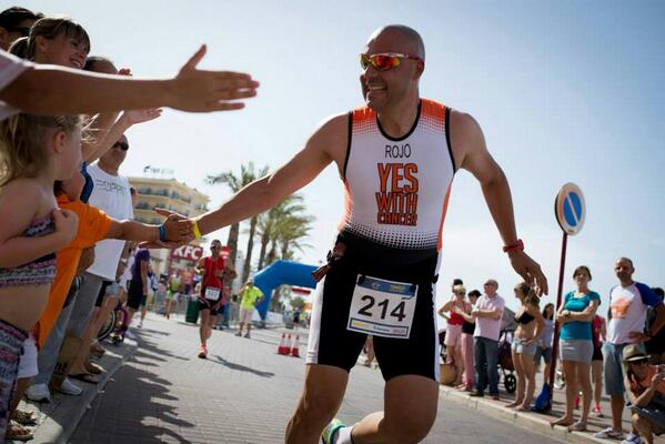 yeswithcancer's tweet photo. Definitivamente se puede correr un triatlon con CANCER @whereisthelimit @josefajram @valentisanjuan http://t.co/QI62Jp4Zhc