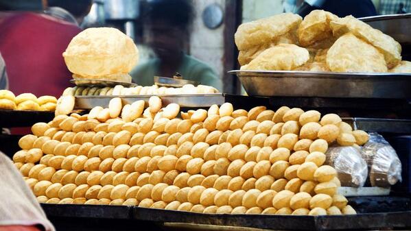 BBC_Travel's tweet photo. What to eat when you visit a foreign country: http://t.co/E0h52q2t73 http://t.co/dwnWiOfCdP