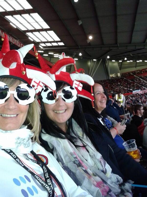 Manf_27's tweet photo. @3039Transit @Emmamoys @SarahLawls @No1robbiefan Transit Way Ladies looking the part 😊#awesome31 #SoccerAid xx http://t.co/DRZbi80pkG