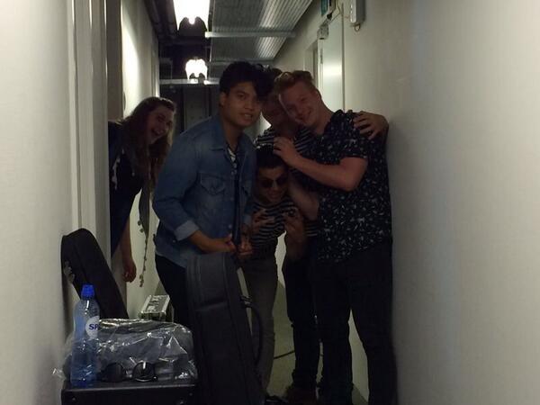 Tied Laces heeft er zin in! De band is zometeen live op Radio Noord. #cafemartinixl