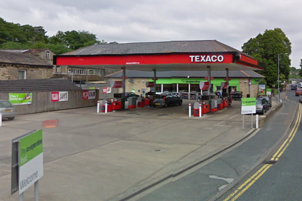 Examiner's tweet photo. Breaking: @WestYorksPolice hunting two men after armed robbery at #Honley shop http://t.co/emBllLC651 http://t.co/QmDR50qrZ7
