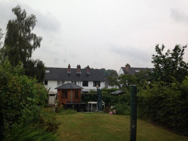 LudwigPaeps's tweet photo. Onweer boven Tervuren #onweer #zomer http://t.co/hYEnlQctqh