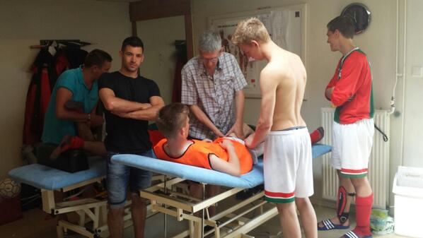 In de voorbereiding op de finale.
Is noodzaak gezien de vele klachten en blessures.  Fysiotherapie Noordman 👍.