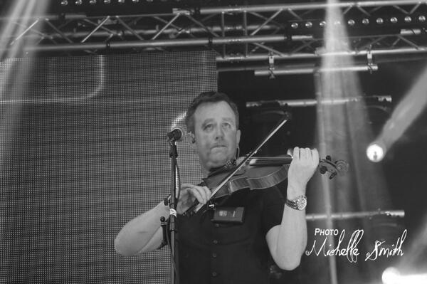 MichelleS198's tweet image. #concentration #fiddling @pm_gartland :)