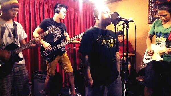 arcanemusicph's tweet photo. @arcanemusicph @acostajulieann @dreevesteron @krismartinez @whammiguel http://t.co/q3hXLPAlT3