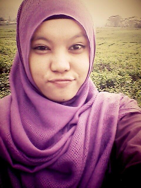 AnggraeniTiaa's tweet photo. Selfie dong! Tetep sendiri.. Haha http://t.co/G7RoysweXI