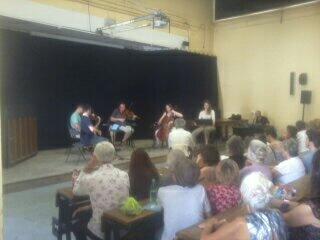 le @quatuortana commence à jouer la partition d'Ahmed Essyad "c'est la première fois que je l'entends comme ça!"