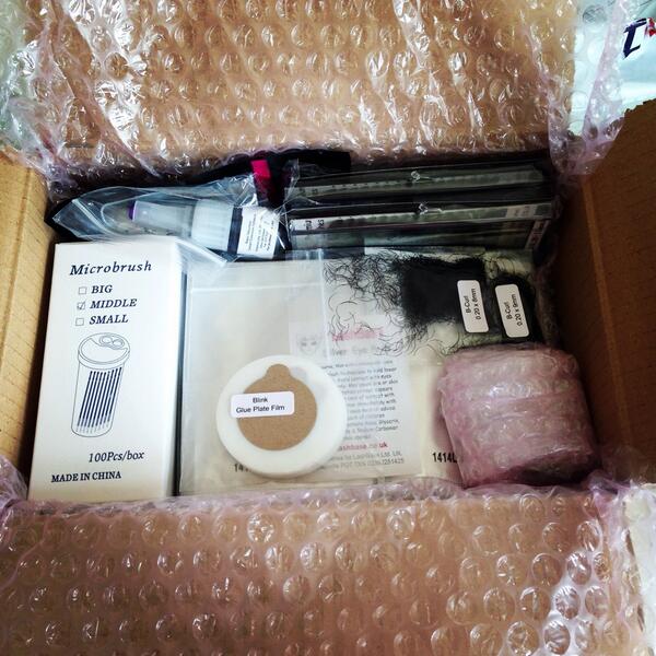 ChelseaPotter17's tweet photo. Eyelash kit is here!! http://t.co/b2AfIaDGGZ