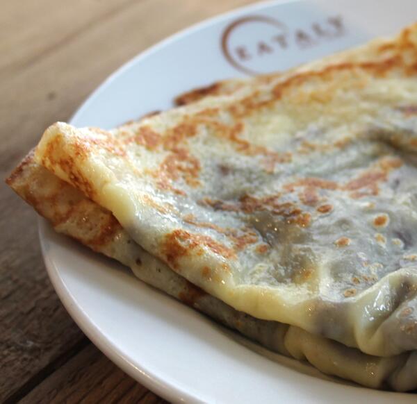 Be good to your taste buds on this #rainyday in #NewYork Nutella Crepe <a href="/Eataly/">Eataly</a> #nutellabar #nomnom #Foodiechats