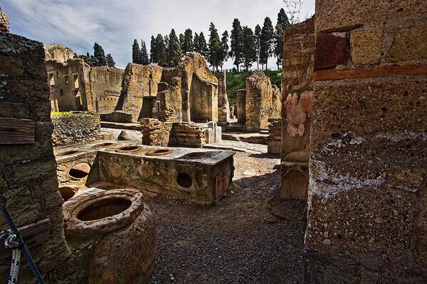 HerculaneumApp's tweet photo. Excavation Reveals Large Taberna at #Herculaneum http://t.co/cPd8pgfrGq