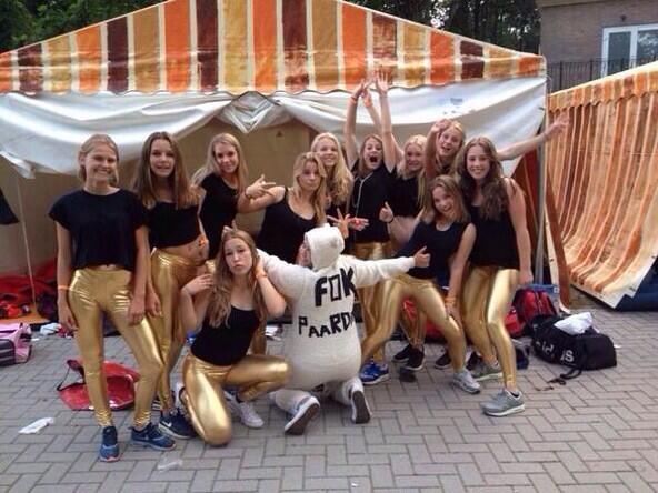 Meisjes B1 van <a href="/AthenAMB1/">AthenA MB1</a> was de terechte winnaar van de glitter &amp; glamour party tijdens #IKT_HCTilburg #lache toch!