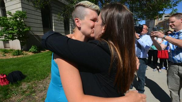 gbpressgazette's tweet photo. Brown County's first #gaymarriage took place this morning. Watch: http://t.co/Cbfmhe9bo3 http://t.co/QydoP5tQeQ