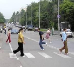 знаки приоритета для пешеходов. пешеход приоритет. где пешеход имеет преимущество. пешеход приоритет. знак пешеходный переход.