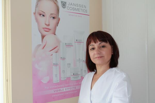 JanssenCosBio's tweet photo. Beauty Therapist of the month Mrs Magdalena Jozwiak Please read her interview on our Facebook https://t.co/lVYYY6NslW http://t.co/tySbGfpGD3