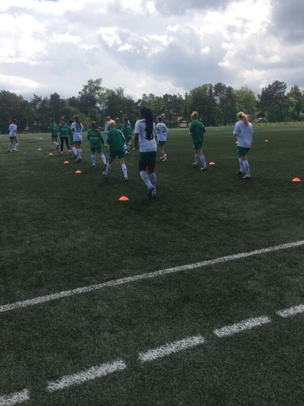 TraeffDamer's tweet photo. 3 div: Træff 2 - Spjelkavik klokken 15.00 på reknesbanen! http://t.co/gGxs9yMdXg