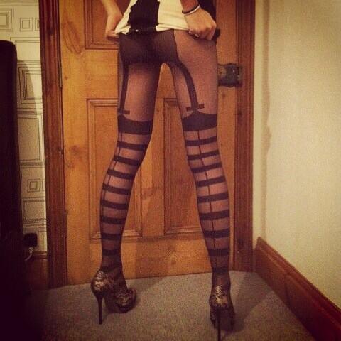 Here's a #bumdaymonday picture for you all :-) #tights #heels #bumday #bum #stockings #legs http://t