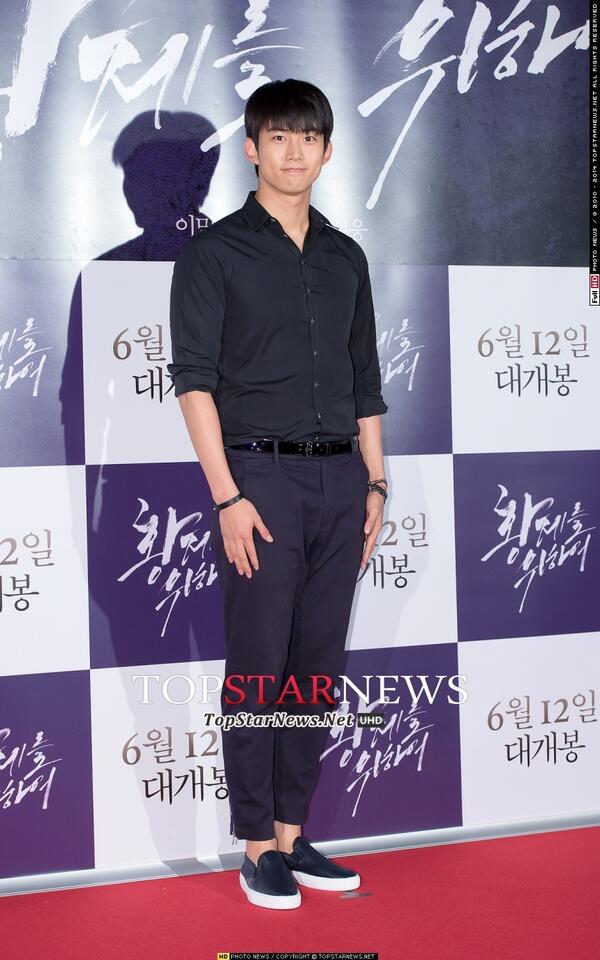 topstarnews's tweet photo. [HD포토] 투피엠(2PM) 옥택연, ‘참 좋은 이 남자’ (황제를위하여) http://t.co/hVGHZtd7bh http://t.co/2IBF6gX34j