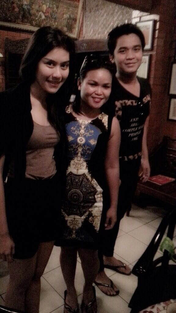 JMayerStore's tweet image. Tadi sore nih ;)"@H_marhama: Kenanga,Totok Aura @bangbily @RealSyahnazS http://t.co/lCT6ox2buH"