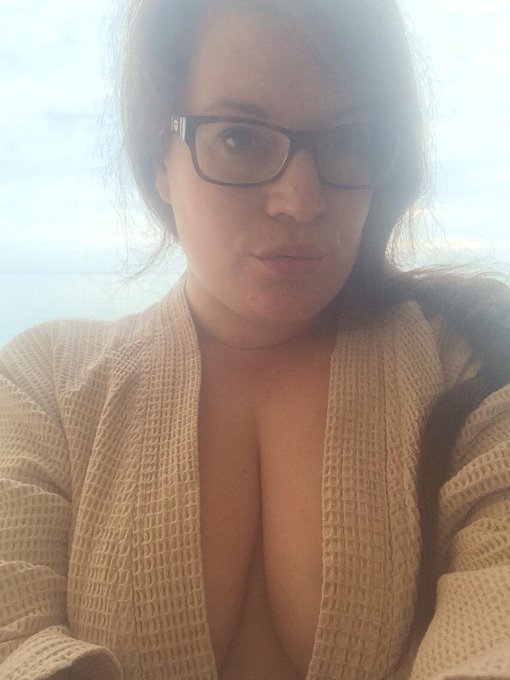 Some 6.30 am #cleavage (and bed hair) on the balcony this morning http://t.co/NyhJzadgJW<a href="/tag/cleavage"class="tags">#cleavage</a>