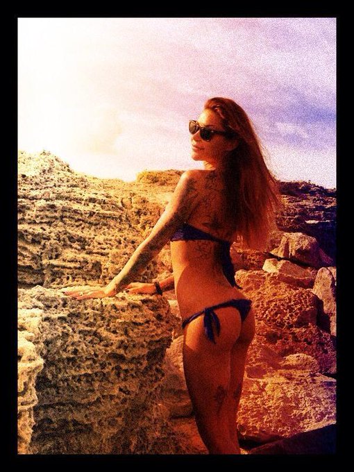 Scaricate l&rsquo;app dei vostri sogni cos&igrave; potrete sapere dove sono Lo so, sono PAZZA Scaricate qua http://t<a href="/tag/iuter"class="tags"><span>#iuter</span></a><a href="/tag/ss17collection"class="tags"><span>#ss17collection</span></a>