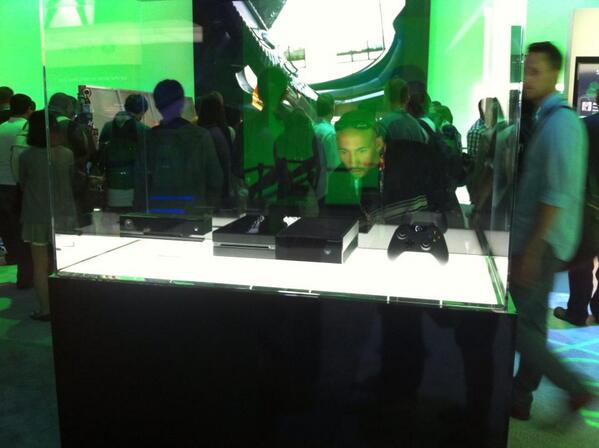 Fallout_Fox's tweet image. Feeling nostalgic today. This time last year we glimpsed the @Xbox One for the first time and met @AngryJoeShow! #E3