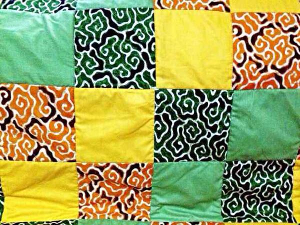 ameliaprimarini's tweet image. ..warna-warni....buatan mami... #bedcover #batik #megamendung