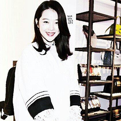 1N2dU's tweet photo. @vlonp 내일 다운로드 ㅋㅋ ↓ 너 지금 프사 예쁘다 ㅋㅋ... 이거 너 가져... 울 진리 ㅋㅋ http://t.co/4drWuSdBGO