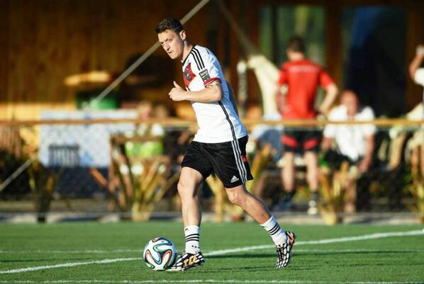 iMiaSanMia's tweet image. Mesut Özil !
