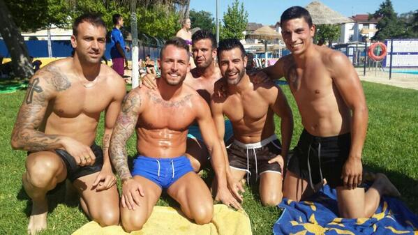 Chofles7's tweet photo. Con mi gente buena del.barrio http://t.co/C4IOitDxfm