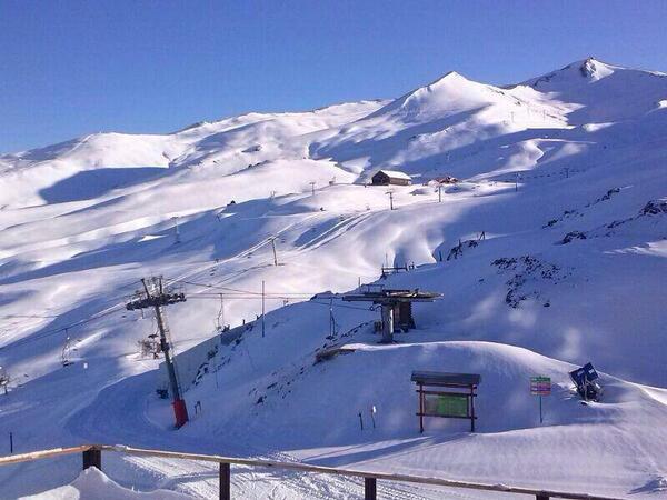 THE PIC OF THE DAY COMES FROM VALLE NEVADO. OVER A METER OF POW IN JUST 3 DAYS. JUST AMAZING! #SkiChile #timetoride