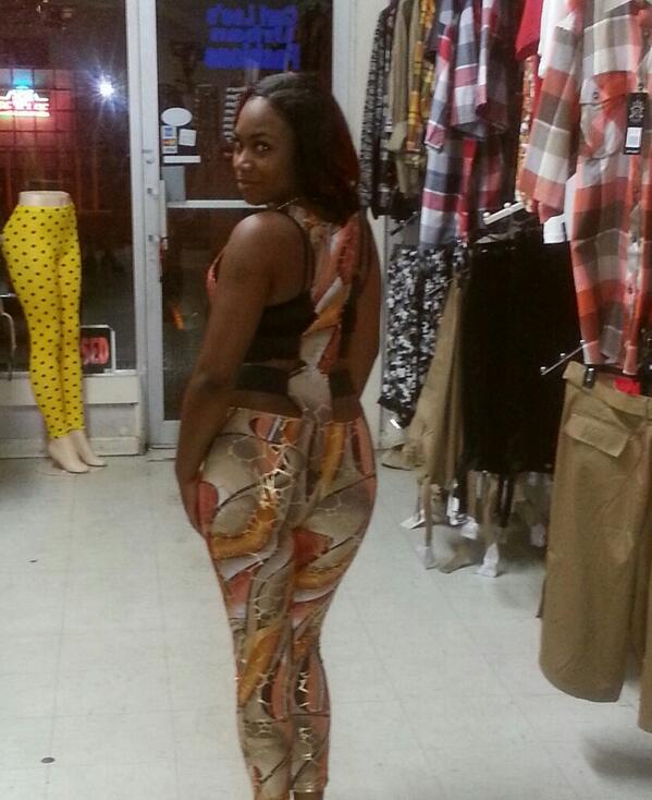 lbigc2002's tweet photo. Little photo shoot at the store http://t.co/rFG2P0QdKZ