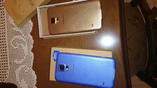 Samsung__mobile's tweet photo. SORTEO!!!! Dale a Retuit y sígueme!! El ganador podrá elegir entre uno de los dos S5!!! http://t.co/2F2M73S71h