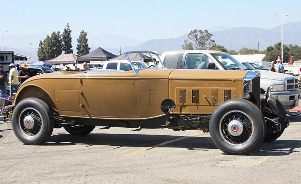 streetrodder's tweet photo. #LARoadster Show is coming up.  http://t.co/q6sCL8mMQu Saw this ultra rare ’32 #Packard in the swap meet last year. http://t.co/pWxb31KJ56