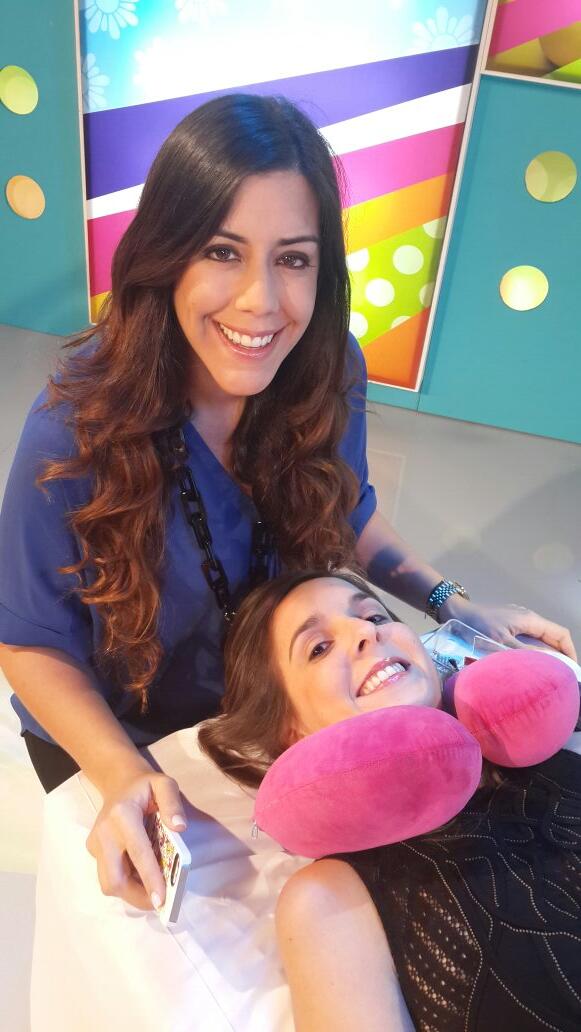 TuManana13's tweet photo. Hoy aprenderemos como se colocan bien las pestañas falsas con nuestras amigas de @Dlashbar  #TuAniversario http://t.co/BZBiivdSpP