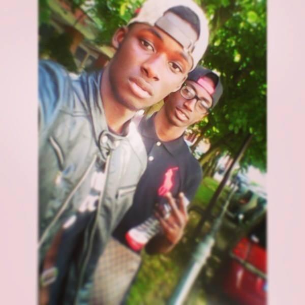 MadoxDTE's tweet photo. #SecteurH Madox et @KEAZYDTE On a lcharme du ghetto !! http://t.co/9rd5MuPwVl