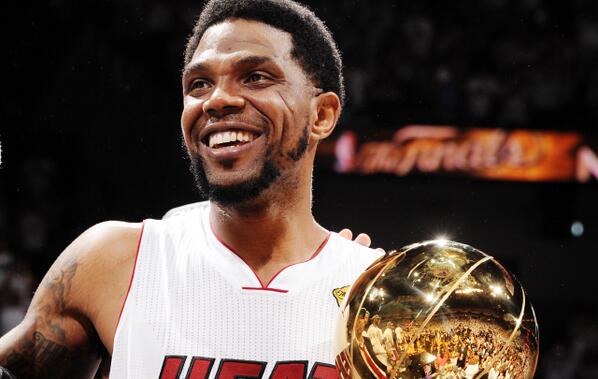 LeBronEnEspanol's tweet photo. Para terminar, felicitar a Udonis Haslem que cumple años hoy #MiamiLegend http://t.co/kY4V2xk1vb