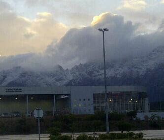 ProudlySA's tweet photo. “@AlertZaAfrica: The snow on the mountains in worcester... http://t.co/B6iXv5xcl7 http://t.co/AE8RadnUwy" http://t.co/SwjvXQQcMS”