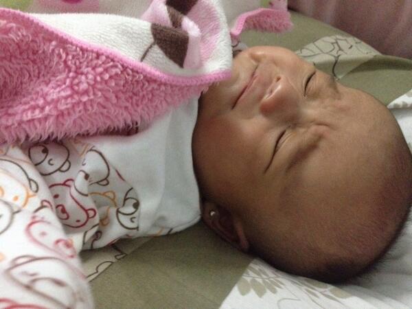 MemeyAriska's tweet photo. ini anak lg tidur tiba2 nangis , dan tidur lg 😅💋 http://t.co/32kFsKNtHR