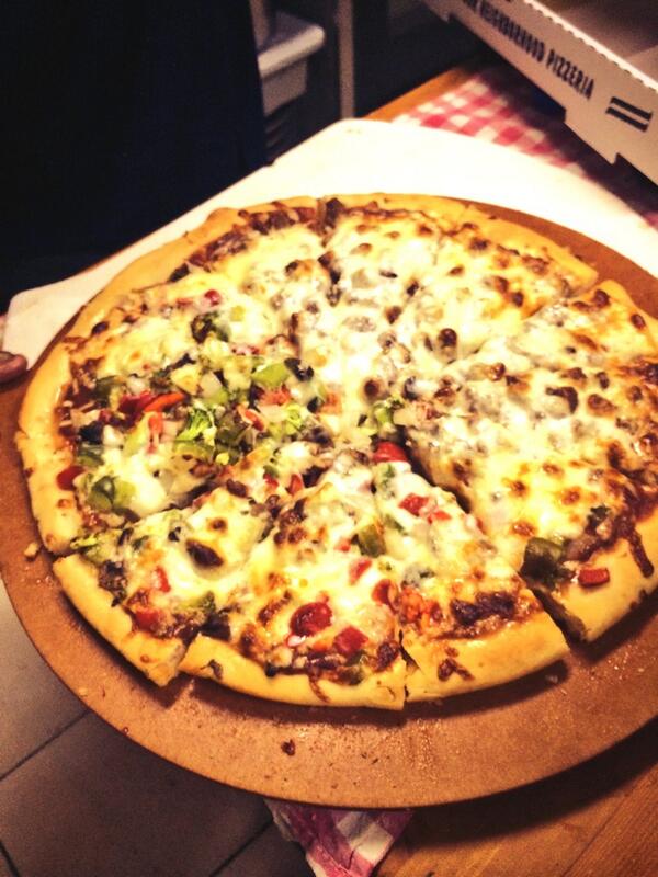 CornerBarPizza's tweet photo. Lunch is served!!!! http://t.co/2mUiPKsLoG
