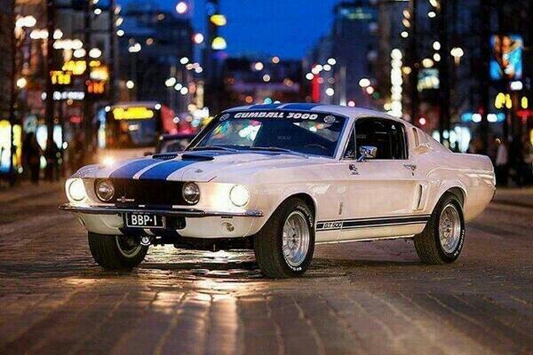 FotoCars's tweet photo. De paseo por la ciudad http://t.co/3jf8Xnc6AV