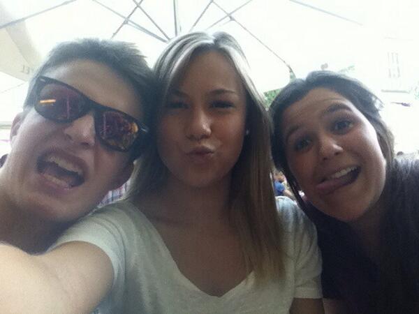 e_mmanems's tweet photo. Un millón de suerte amorsitos 💞 http://t.co/r4Ufj7StzH