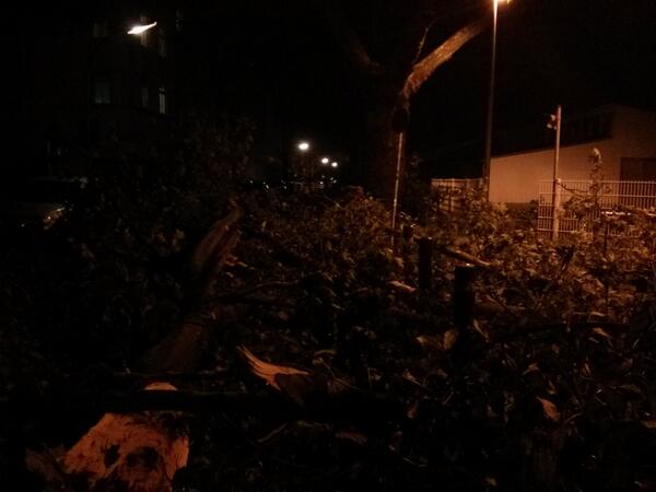 Schabbock's tweet photo. Hier fährt morgen keiner zur Arbeit. Weder Auto noch Bahn! #unwetter #dortmund http://t.co/DQYLJFeNW1