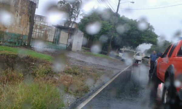 tvnnoticias's tweet photo. Reporta @RetenChiriqui: .@rubeng197318: carro se quema detrás de la Coca Cola en David, bomberos en el lugar http://t.co/ed7dBfr0JU