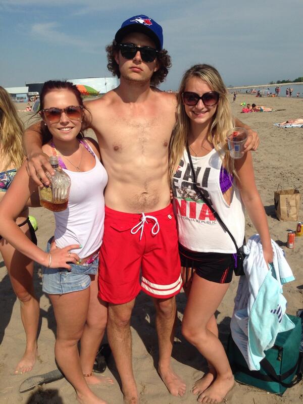 dianabbqsauce's tweet photo. @CrossCrease hey I met your twin http://t.co/bpWvXtfZu8